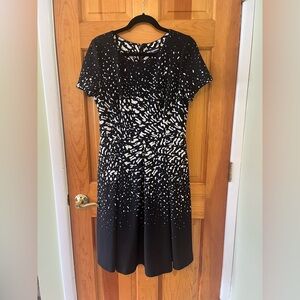 Karl Lagerford printed Woven Midi Dress Size 10 Black White Stretchy Comfort